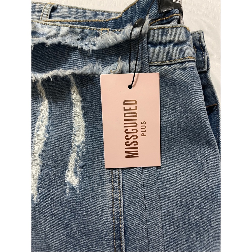 Distressed jeans 🚨🚨🚨🚨🚨🚨🚨